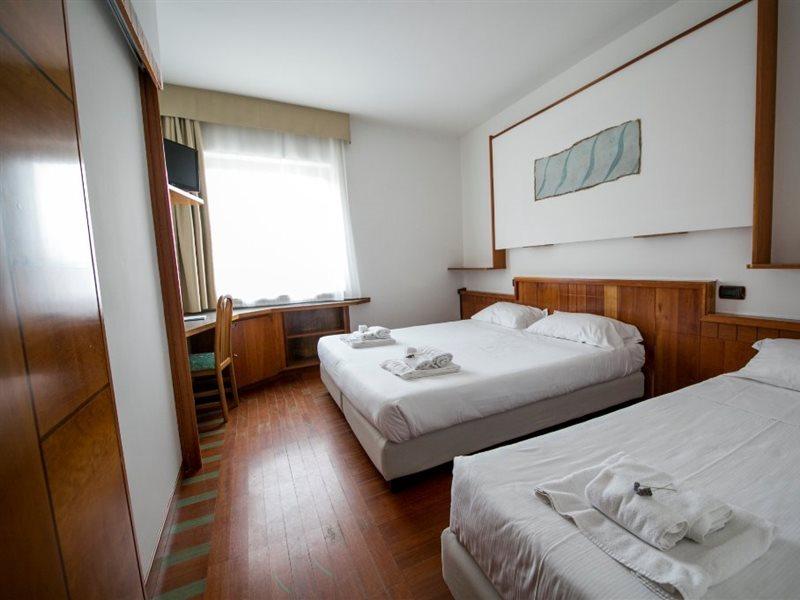 Hotel Carlo Felice Сассари Экстерьер фото